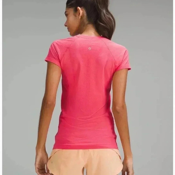 Lululemon Swiftly Tech Short-Sleeve Shirt 2.0 lipgloss - Picture 2 of 7